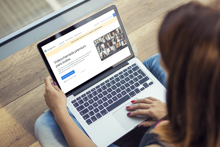 Tela de computador mostrando a plataforma Google meet